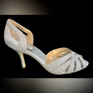 BADGLEY MISCHKA D'Orsay Peep Toe Silver Bridal Womens Pump Size 9 shoes w/stones
